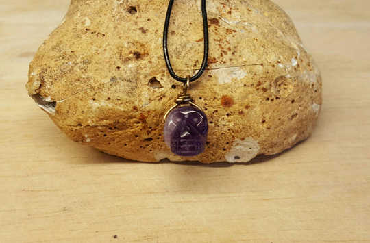 Small Amethyst skull necklace