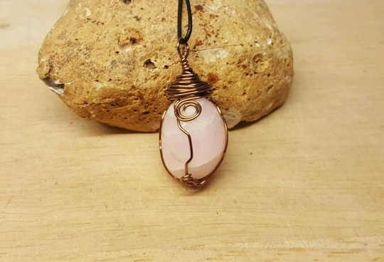 Mens Mangano calcite pendant