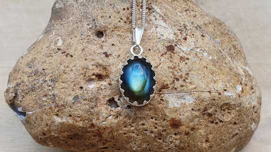 Labradorite pendant 14x10mm