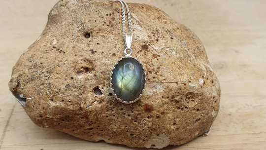 Labradorite pendant 16x12mm