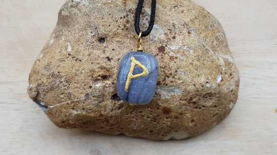 WUNJU Marble Rune necklace