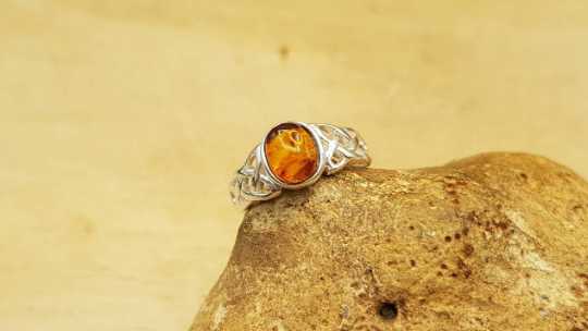 Celtic knot Amber Ring