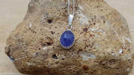 Small minimalist Tanzanite pendant