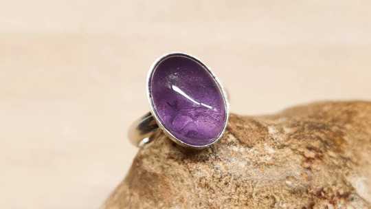 Oval Amethyst ring 14x10mm