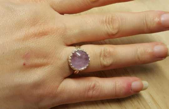 Round amethyst ring