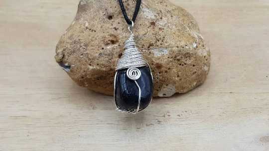 Nuummite pendant