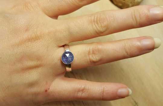 Minimalist Tanzanite ring