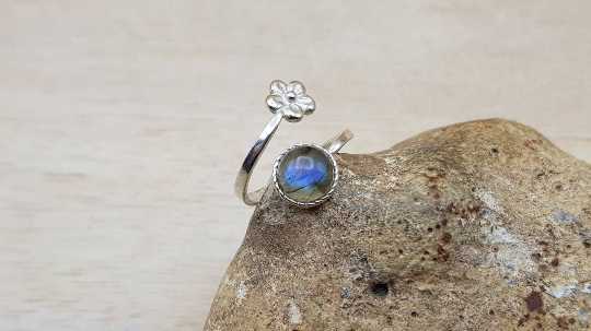 Labradorite flower ring