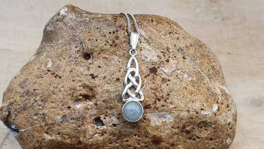 Celtic knot Aquamarine pendant