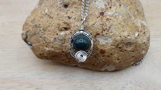 Small Moss agate pendant