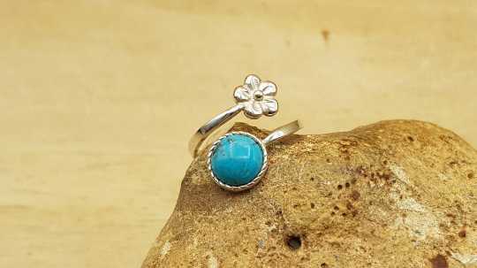Turquoise flower ring