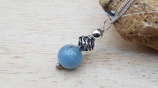 minimalist Aquamarine pendant