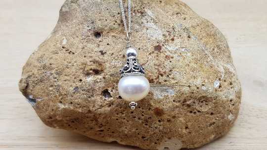 Fresh water pearl pendant