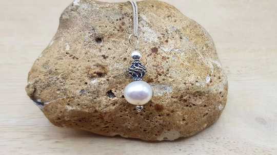 Fresh water pearl pendant