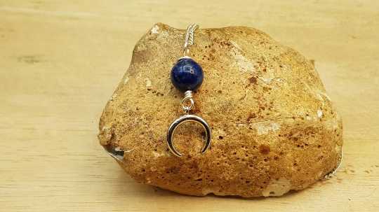 Double horn Lapis lazuli Pendant