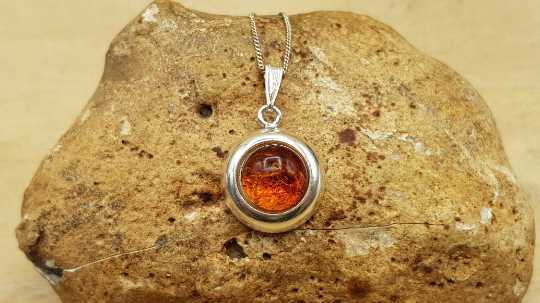 Small round amber pendant 16mm