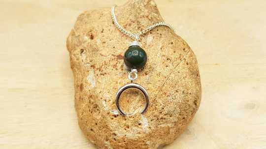 Double horn Bloodstone pendant