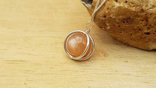 circle Sunstone pendant