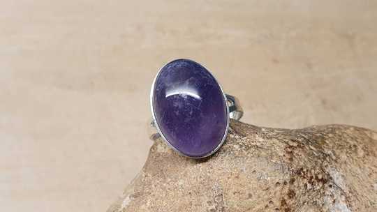 Amethyst leaf ring