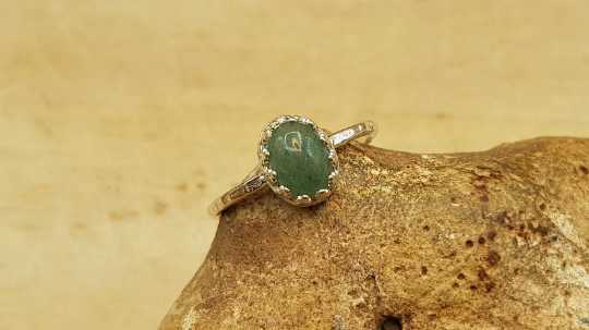 Minimalist oval Aventurine ring.