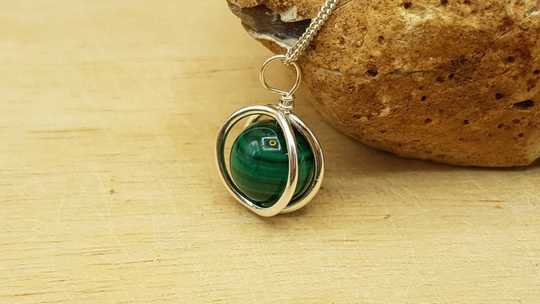 Malachite circle pendant