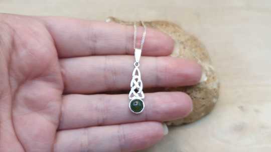 Celtic knot Jade pendant