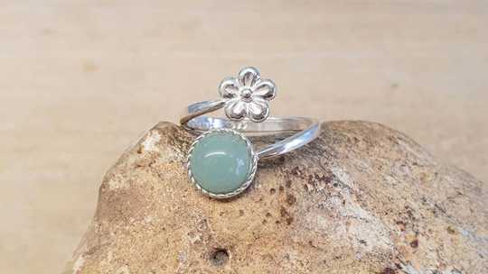 Aventurine flower ring