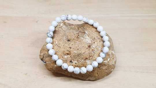 Stretch white Howlite bracelet