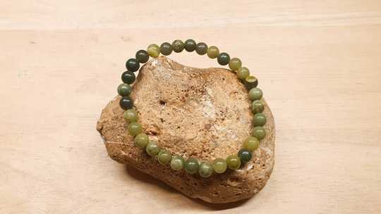 Jade stretch bracelet