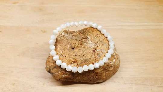 Mother of Pearl stretch bracelet