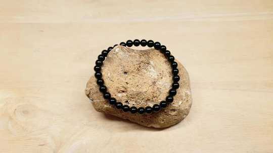 Jet stretch bracelet