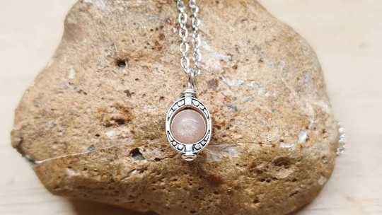 Small sunstone pendant