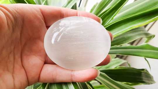 Selenite palmstone