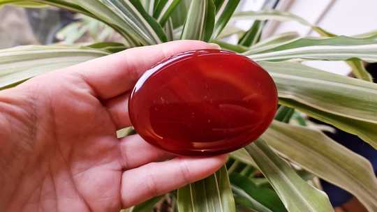 Large carnelian palmstone