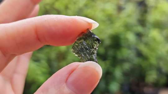 Raw moldavite