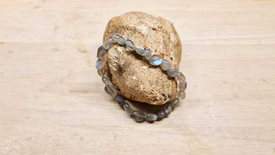 Labradorite nugget bracelet