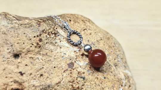 Small carnelian necklace 